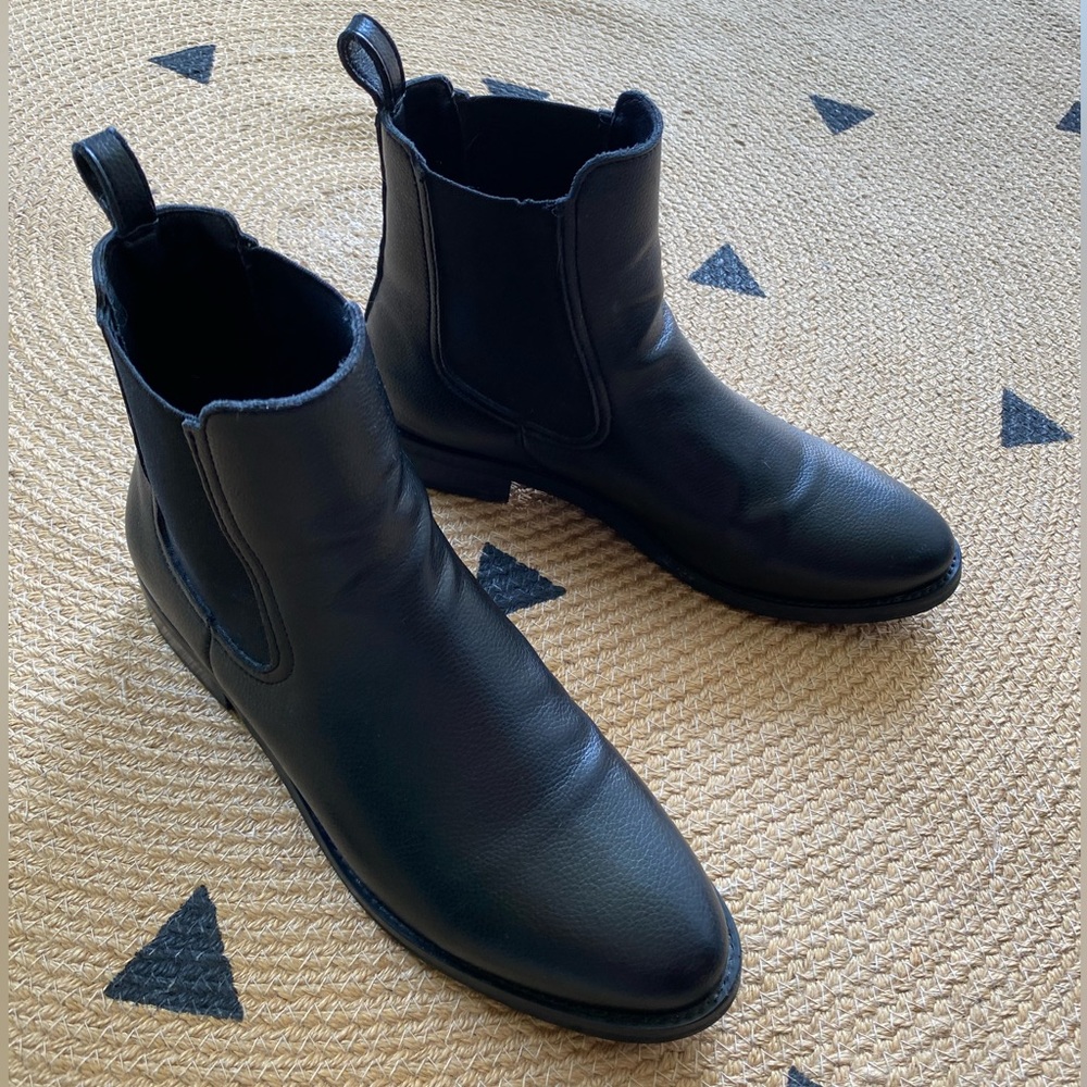 ❌ Sold ❌ Thursday Boot Co. Dutchess Chelsea Boot